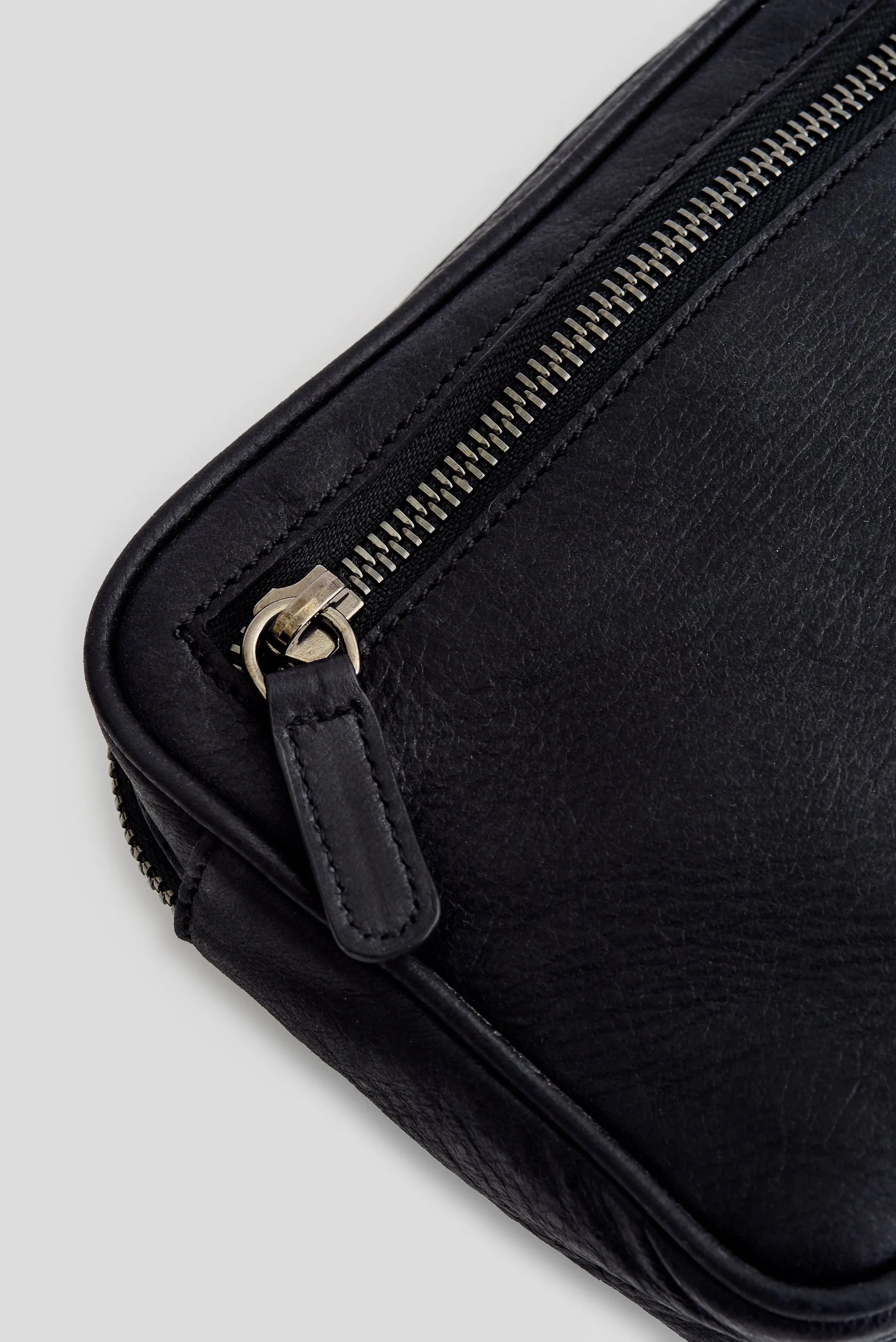 LEATHER POUCH