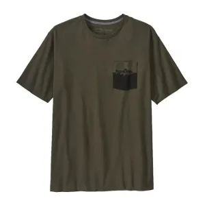 PATAGONIA WILD WATERLINE POCKET RESPONSIBILI-TEE BASIN GREEN | CAMISETA CASUAL CON BOLSILLO